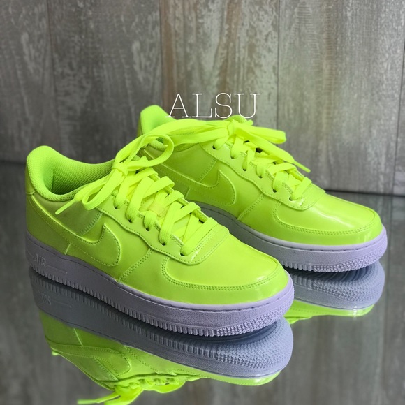 nike lv8 yellow